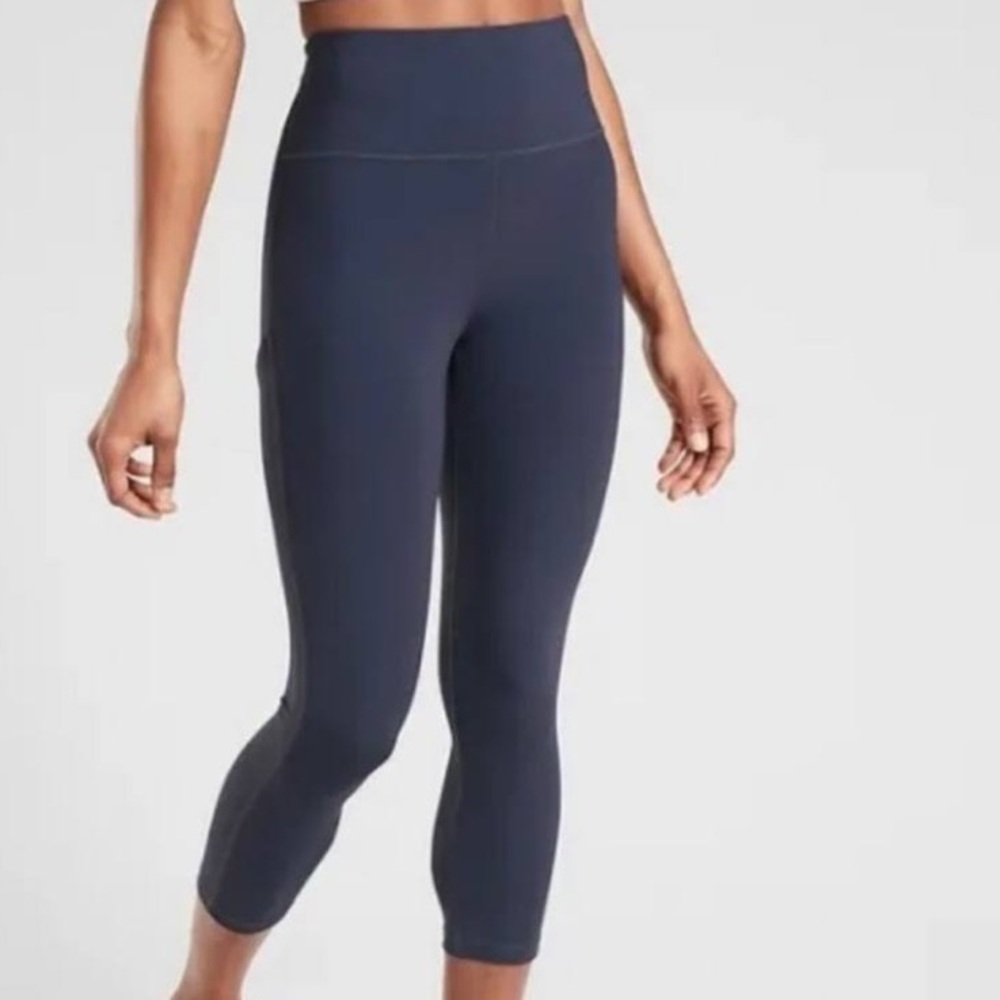 Athleta Ultimate Stash Pocket Capri size M